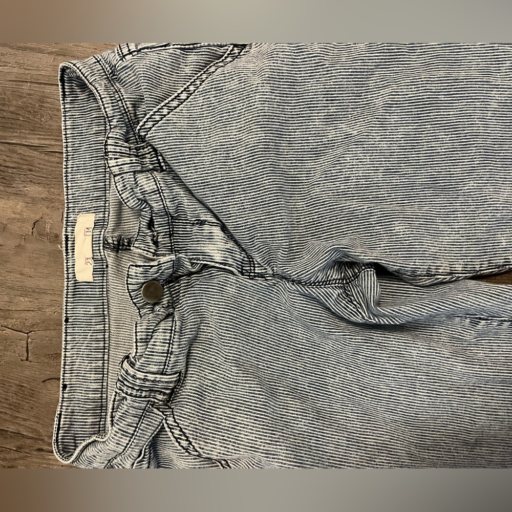 Blue white stripped three quarter jeans
